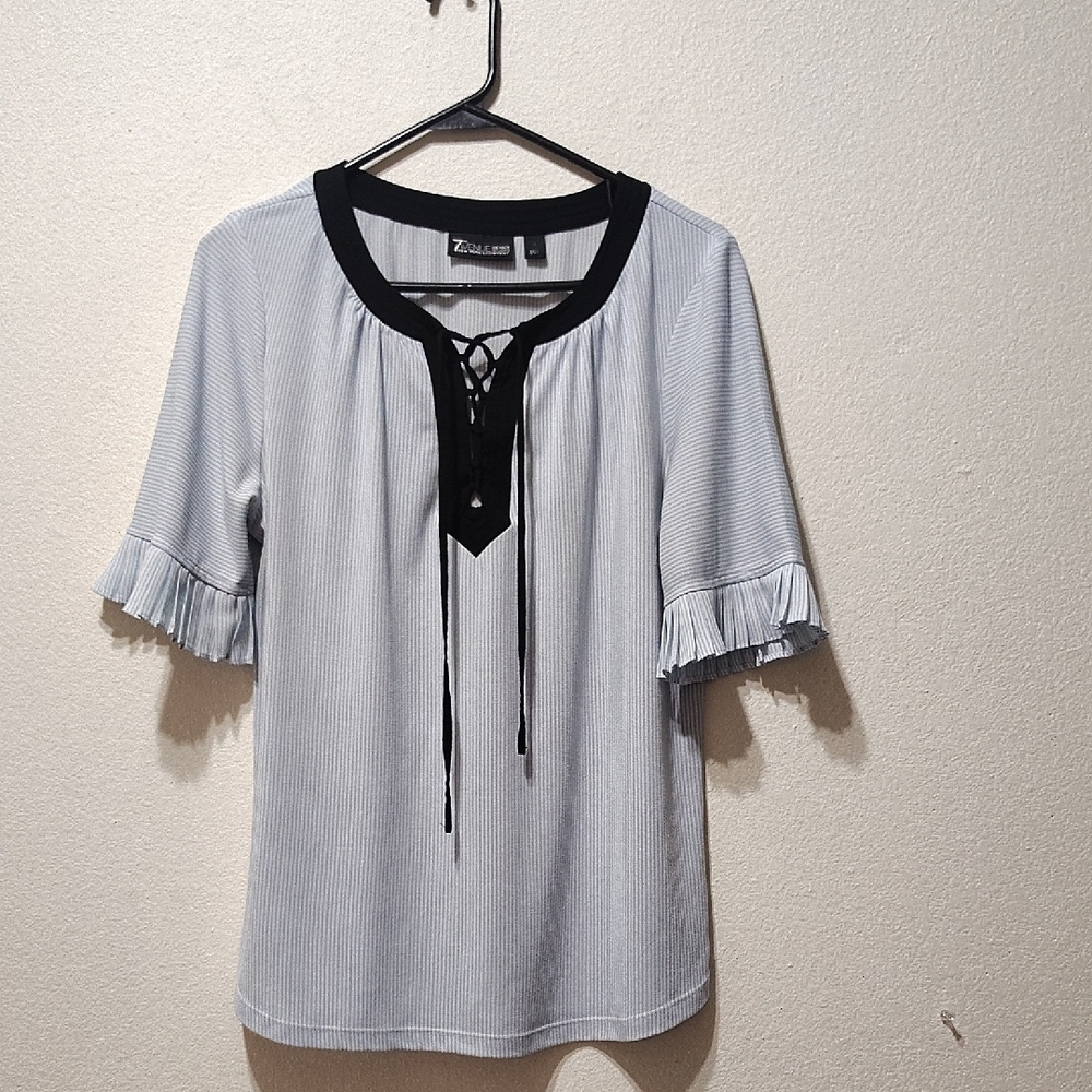 17th Avenue  Blouse with Bell‎ Sleeves Size M